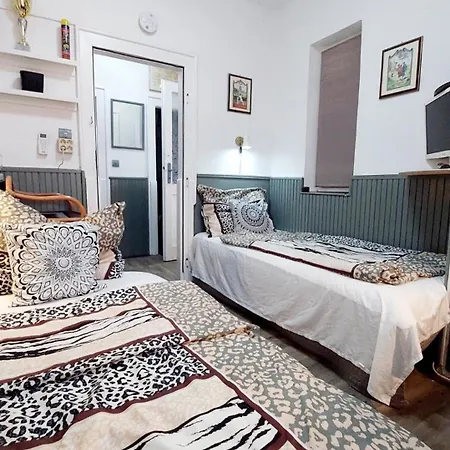 Midi Room, Free Parking, Terrace, Ac, Wifi Gæstehus